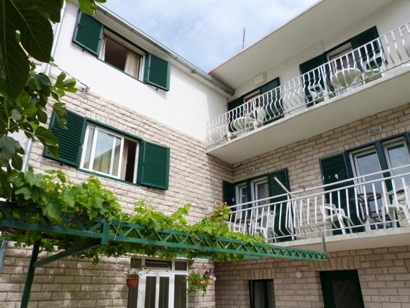 Apartments Villa Antony Drvenik  Exteriör bild